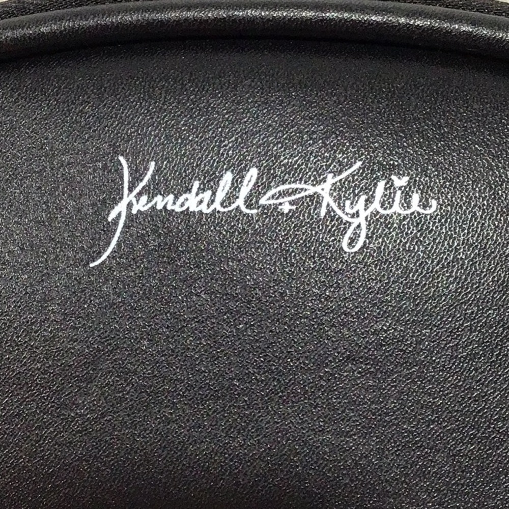 Kendall & Kylie Cosmetic Bags Set, 2 Sizes/2 Shapes - Picture 3 of 11